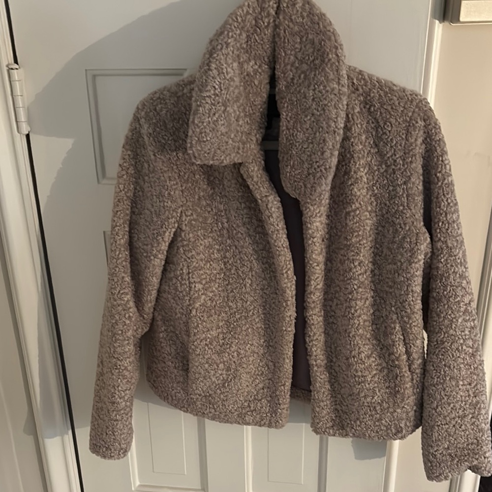 Cozy Women's Sherpa Jacket in Taupe